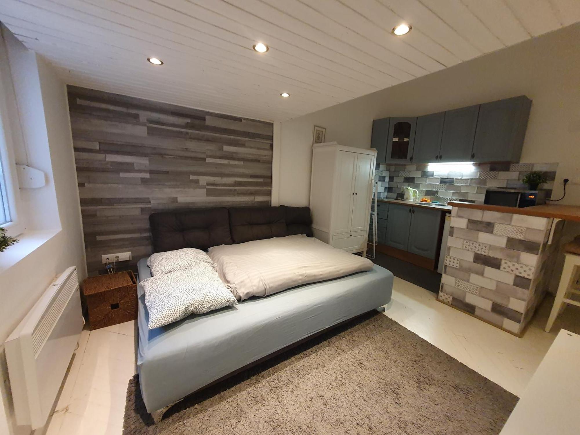 Vintage Near Boulevard With Ac After Renovation — Photos 1