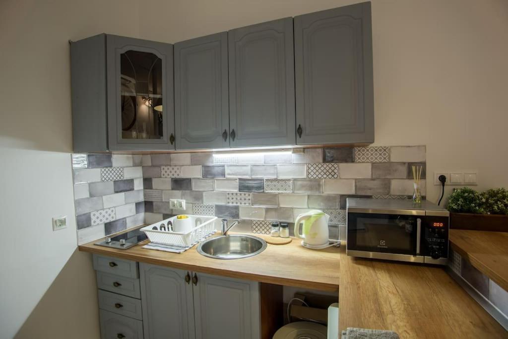 Vintage Near Boulevard With Ac After Renovation — Photos 3