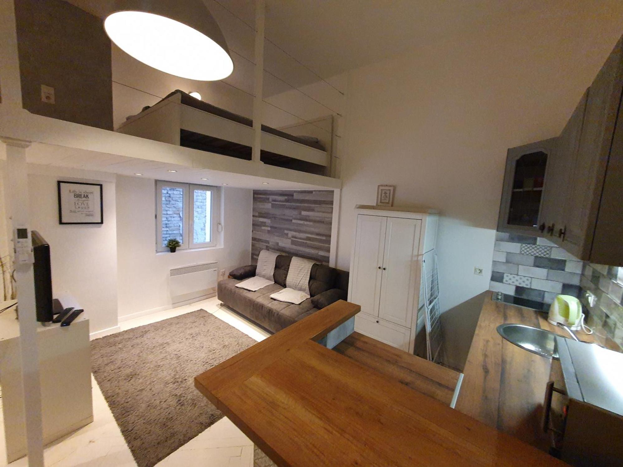 Vintage Near Boulevard With Ac After Renovation — Photos 2