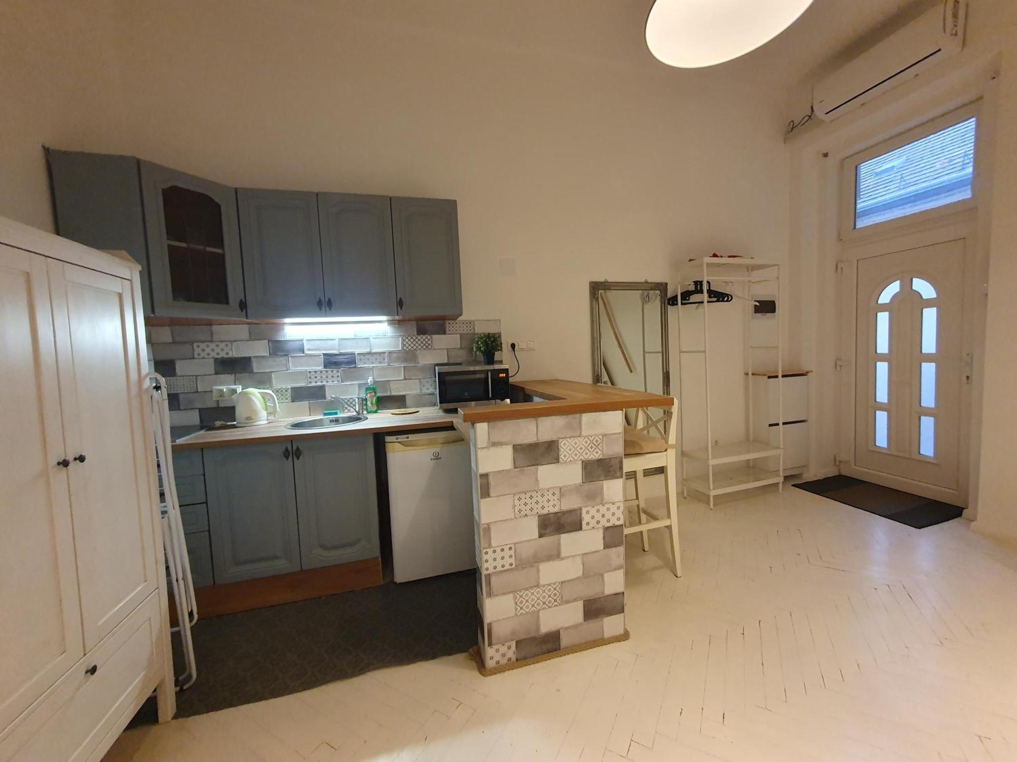Vintage Near Boulevard With Ac After Renovation, Budapest